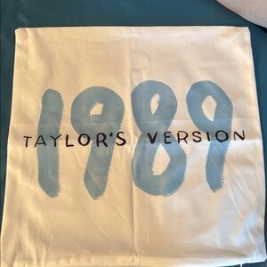 Taylor Swift “1989” Pillow Cover NEW